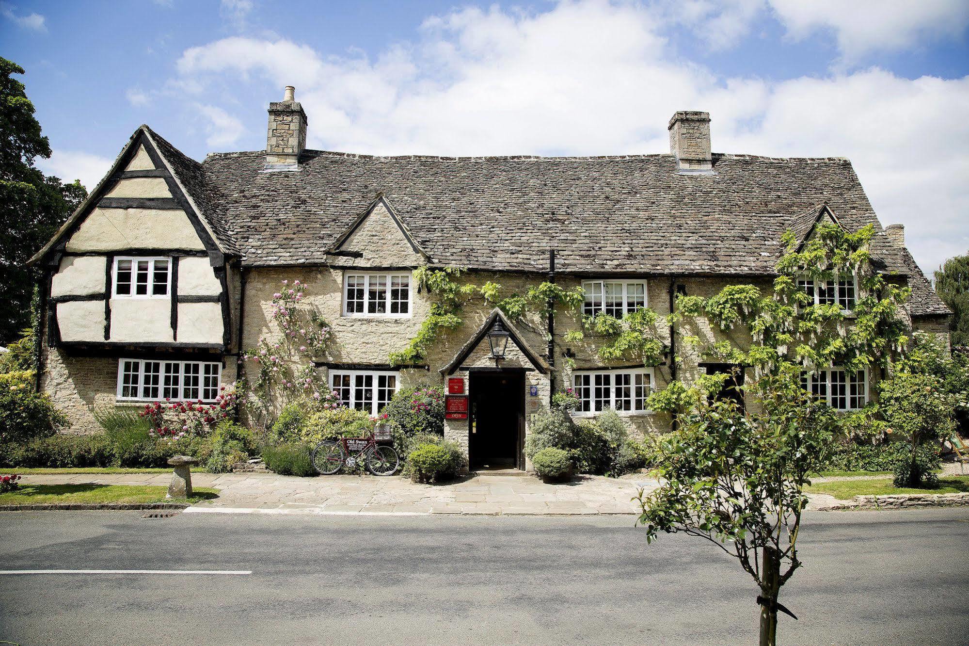 Old Swan Hotel Witney Eksteriør billede